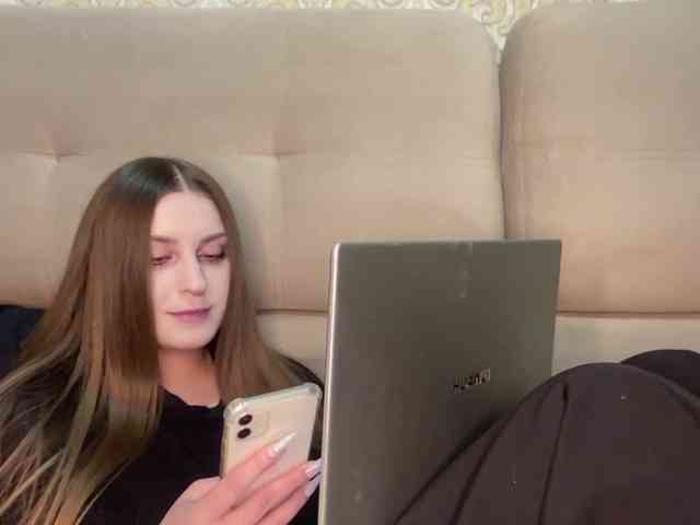 EmelineVayda webcam