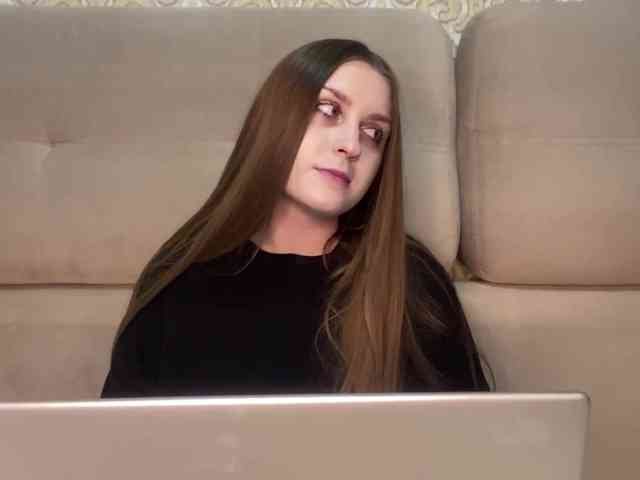 EmelineVayda webcam