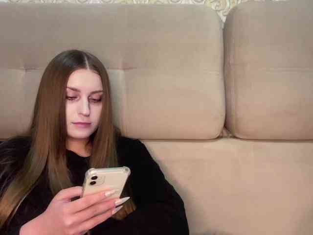 EmelineVayda webcam