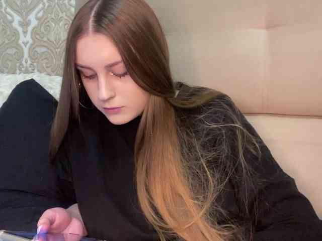 EmelineVayda webcam