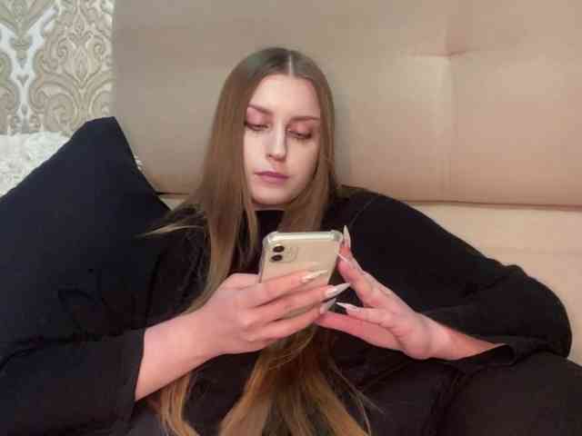 EmelineVayda webcam