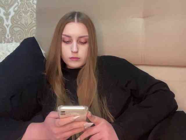 EmelineVayda webcam