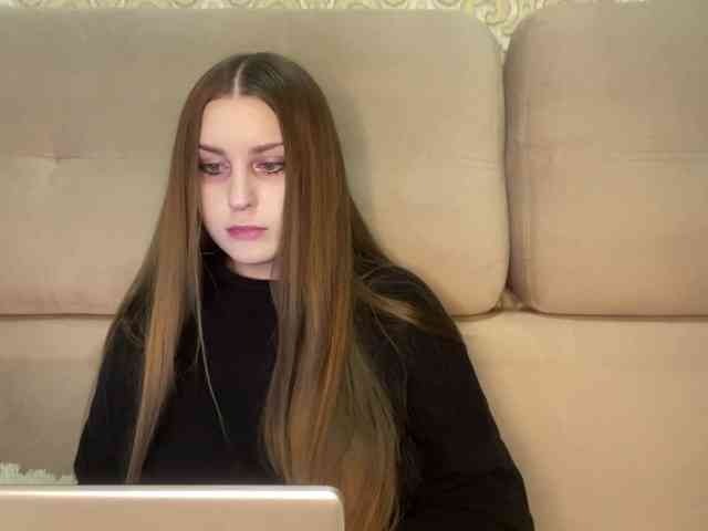 EmelineVayda webcam