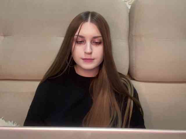 EmelineVayda webcam