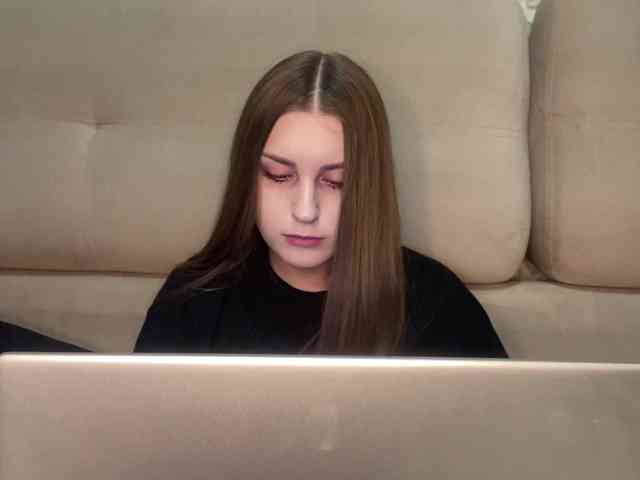 EmelineVayda webcam