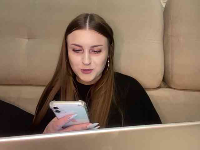 EmelineVayda webcam
