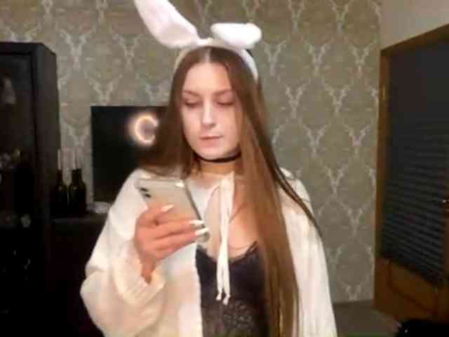 EmelineVayda webcam