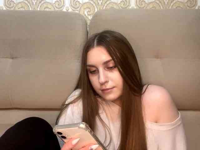 EmelineVayda webcam