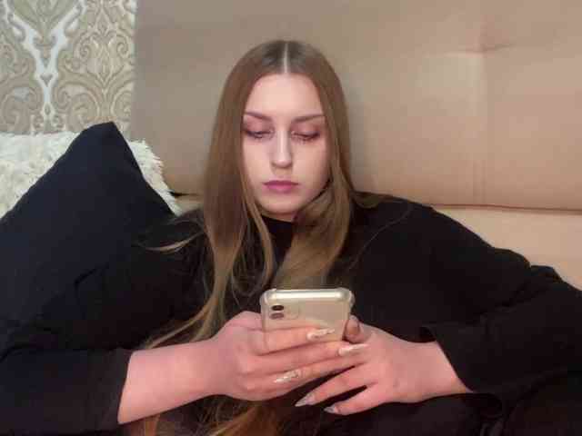 EmelineVayda webcam