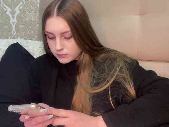 EmelineVayda webcam