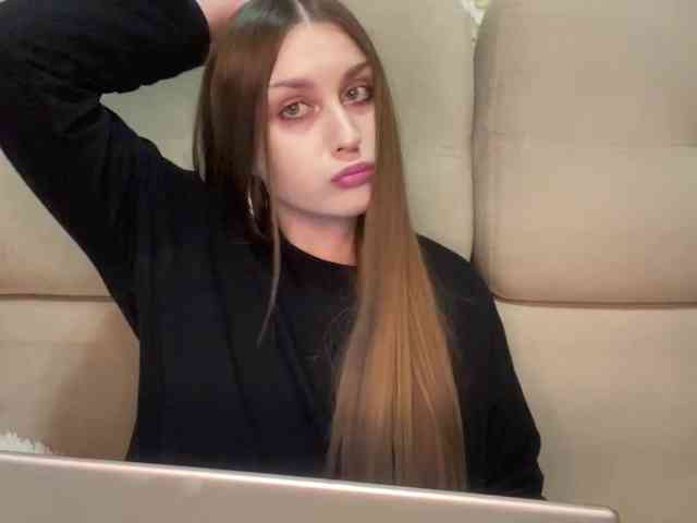 EmelineVayda webcam