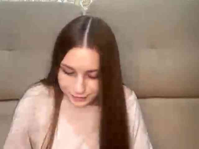 EmelineVayda webcam