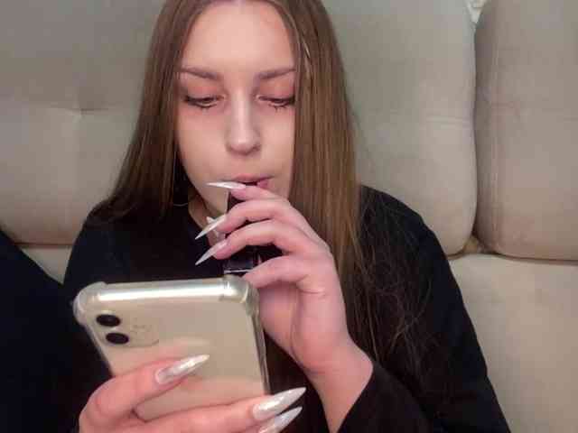 EmelineVayda webcam