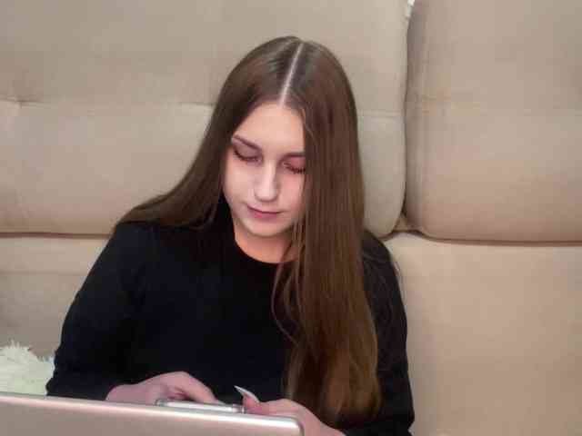 EmelineVayda webcam