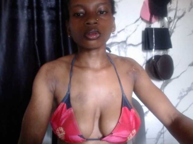 Hornybum1 live cam on BongaCams