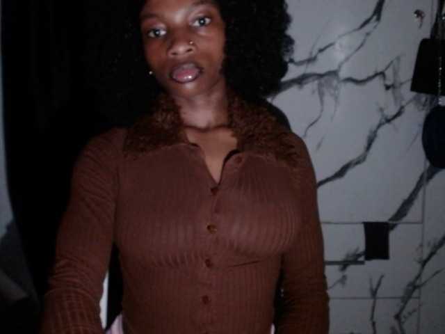Hornybum1 live cam on BongaCams
