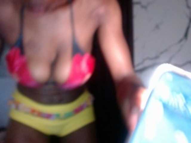 Hornybum1 live cam on BongaCams