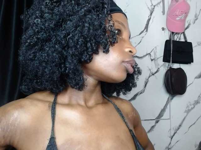 Hornybum1 live cam on BongaCams