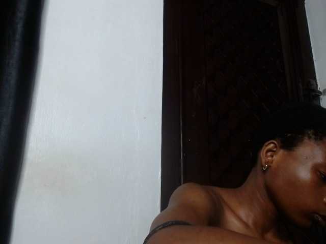 Hornybum1 live cam on BongaCams