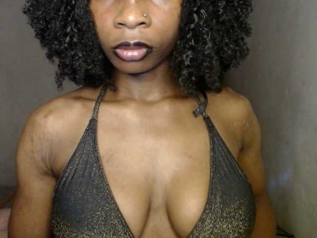 Hornybum1 live cam on BongaCams
