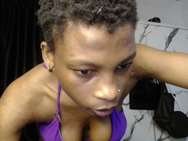 Hornybum1 live cam on BongaCams