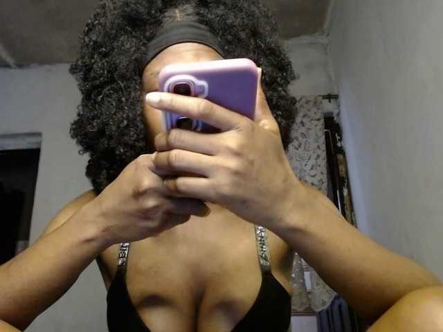 Hornybum1 live cam on BongaCams