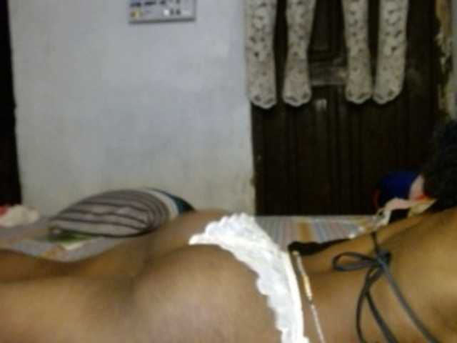 Hornybum1 live cam on BongaCams
