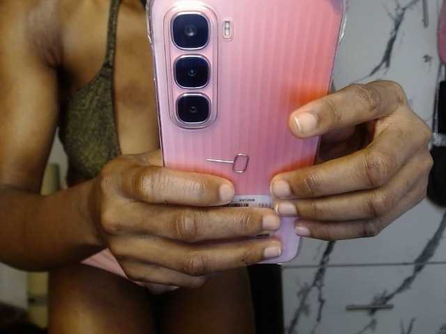 Hornybum1 live cam on BongaCams