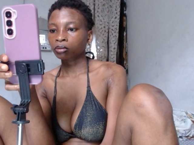 Hornybum1 live cam on BongaCams