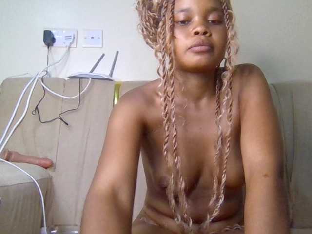 lovelybustybunny live cam on BongaCams