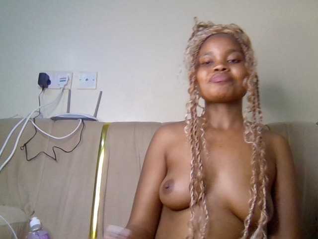lovelybustybunny live cam on BongaCams