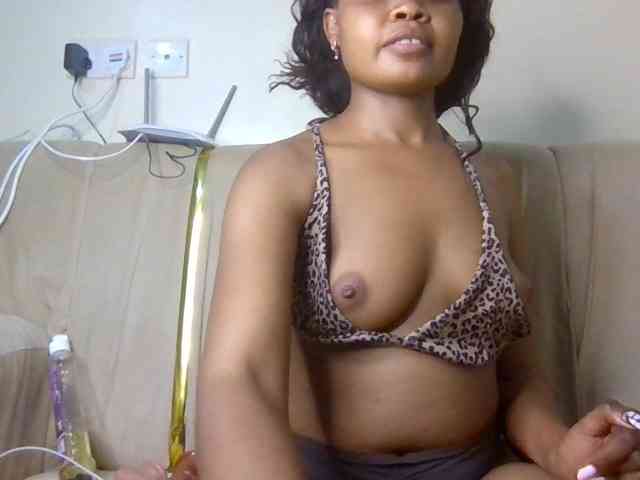 lovelybustybunny's webcam live show