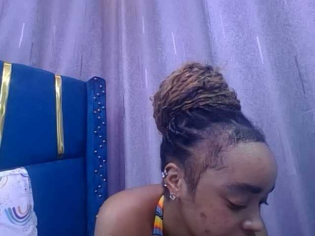 Jean022 live cam on BongaCams