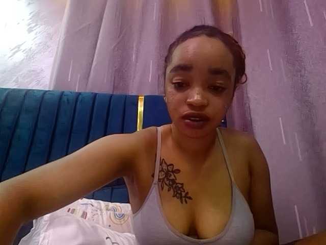 Jean022 live cam on BongaCams