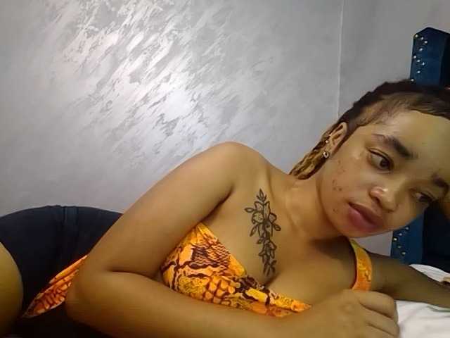 Jean022 live cam on BongaCams