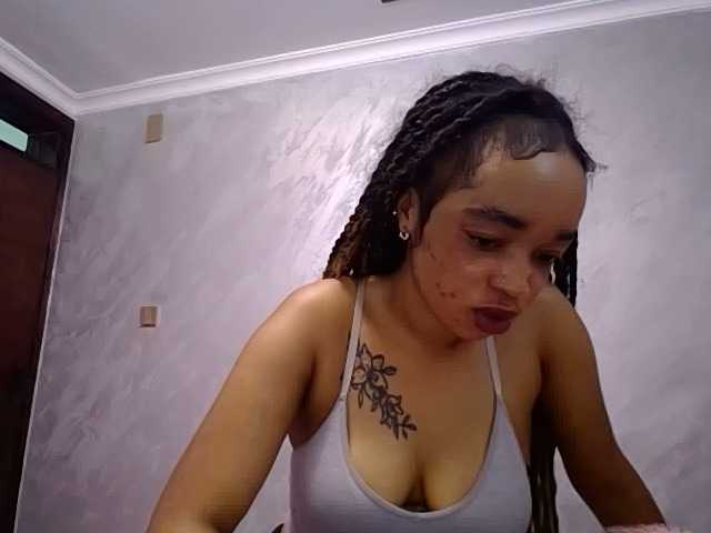 Jean022 live cam on BongaCams