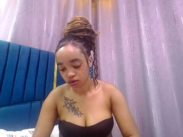Jean022 live cam on BongaCams