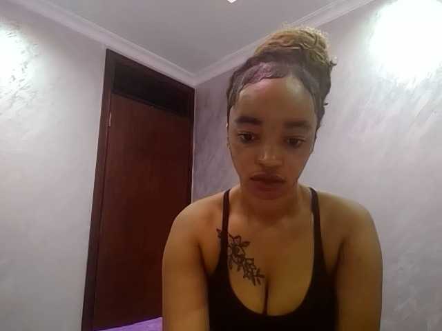 Jean022 live cam on BongaCams