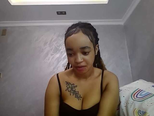 Jean022 live cam on BongaCams