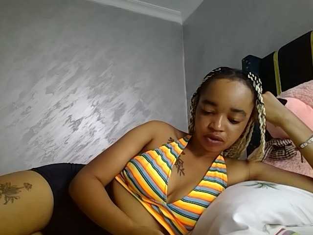 Jean022 live cam on BongaCams