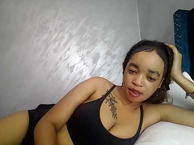 Jean022 live cam on BongaCams