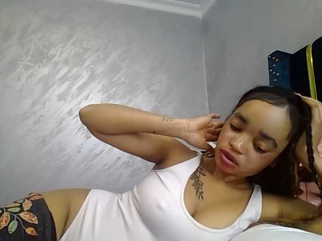 Jean022 live cam on BongaCams