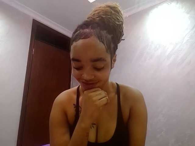 Jean022 live cam on BongaCams