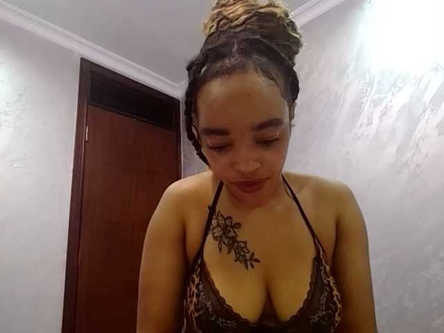 Jean022 live cam on BongaCams