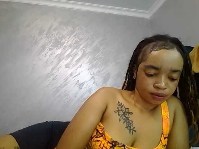 Jean022 live cam on BongaCams