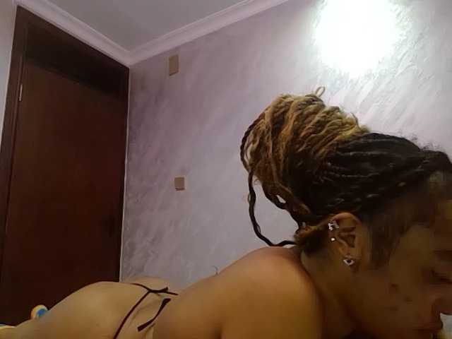 Jean022 live cam on BongaCams
