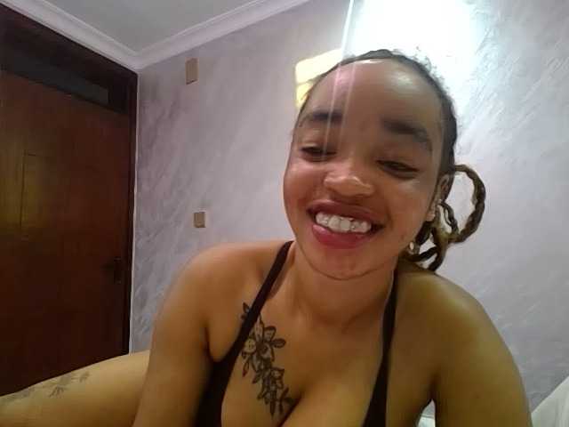 Jean022 live cam on BongaCams