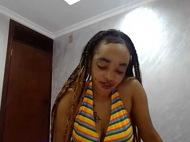 Jean022 live cam on BongaCams