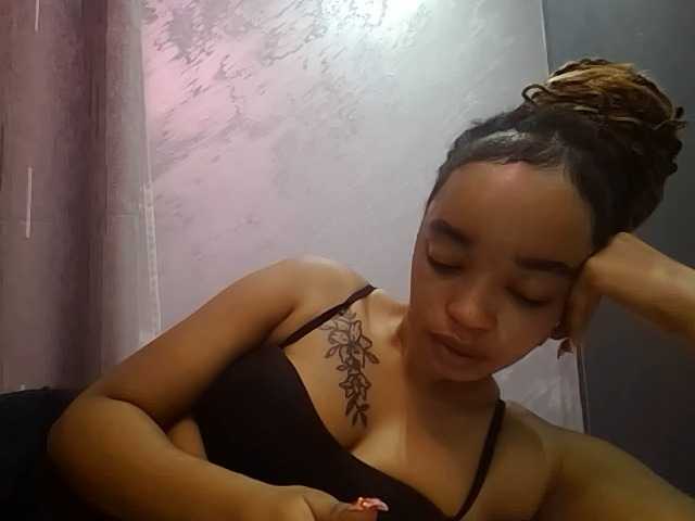 Jean022, live now on BongaCams