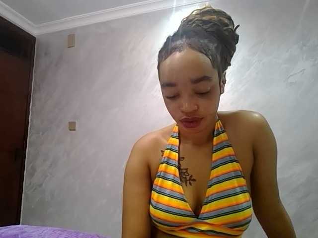 Jean022 live cam on BongaCams